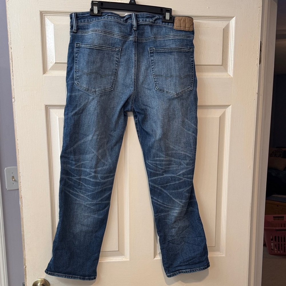 American Eagle Men’s 34x30 AirFlex+ Temp Tech Medium Wash Blue Straight Jeans - Picture 4 of 11